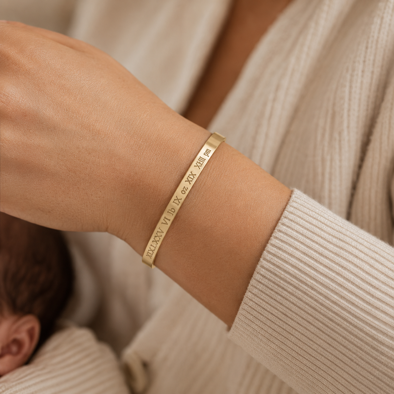 Elle Cuff Roman